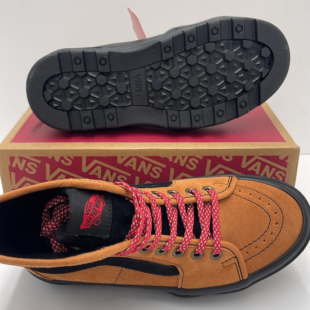 Vans WMNS Sentry Sk8-Hi Hiker Suede Brown/Black
VN0A5KY5Y49 Sneakers - Picture 3 of 16